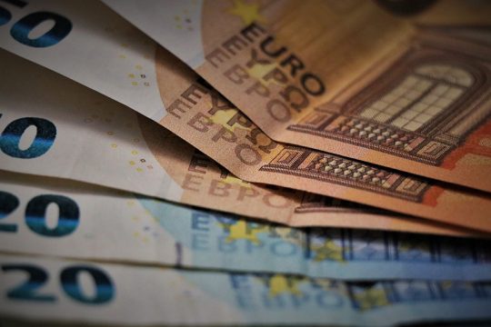 «Χασούρα» 5 δισ. σε συνθήκες διεθνούς αβεβαιότητας